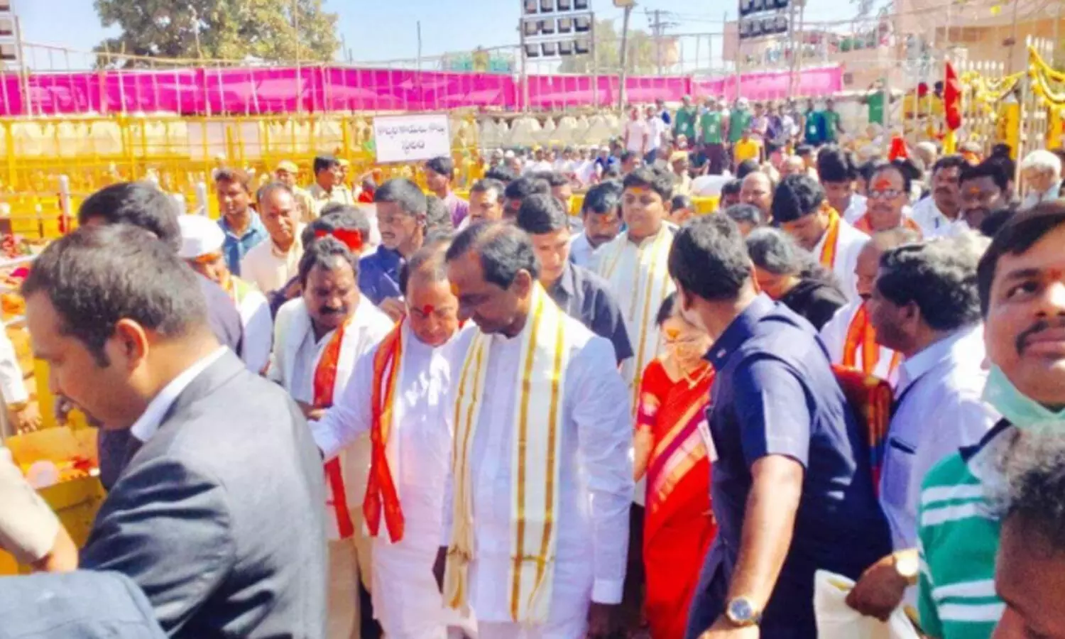 kcr, medaram, sammakka and saralamma, revanth reddy