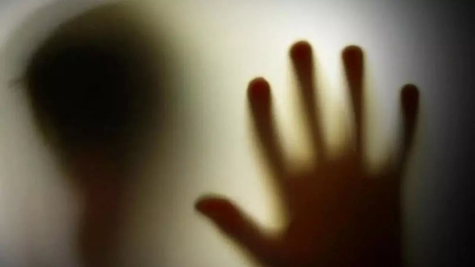 పేగు బంధాన్ని మరిచిపోయి.. తల్లిపై కుమారుడి కర్కశత్వం ! పేగు బంధాన్ని మరిచిపోయి.. తల్లిపై కుమారుడి కర్కశత్వం !