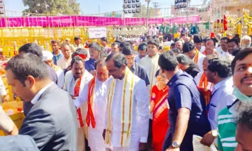 kcr, medaram, sammakka and saralamma, revanth reddy