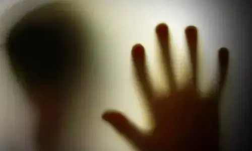 పేగు బంధాన్ని మరిచిపోయి.. తల్లిపై కుమారుడి కర్కశత్వం !