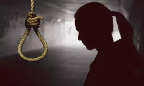 సాఫ్ట్ వేర్ ఉద్యోగిని ఆత్మహత్య