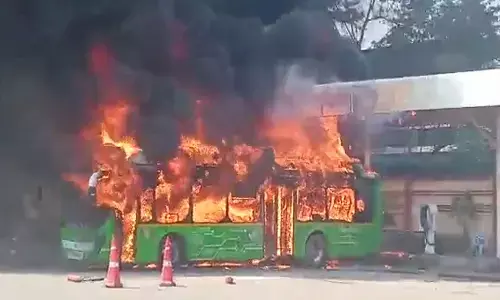 సికింద్రాబాద్ డిపోలో ఎలక్ట్రిక్ బస్సు దగ్ధం