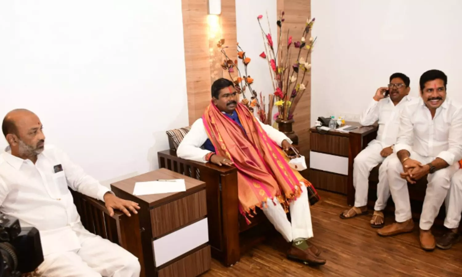 bjp, telangana, dissident leaders, notice