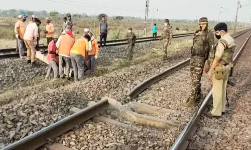 maoists, chhattisgarh goods train, fire