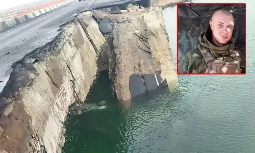 రష్యాను అడ్డుకునేందుకు.. ఉక్రెయిన్ ఆర్మీ ఇంజినీర్ ఆత్మాహుతి దాడి
