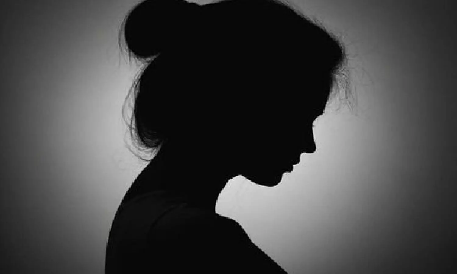 కదులుతున్న బస్సులో మహిళపై డ్రైవర్ అత్యాచారం