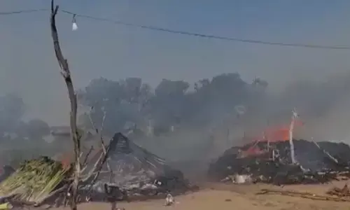 విషాదం : గ్యాస్ సిలిండర్ పేలి 10 గుడిసెలు దగ్ధం