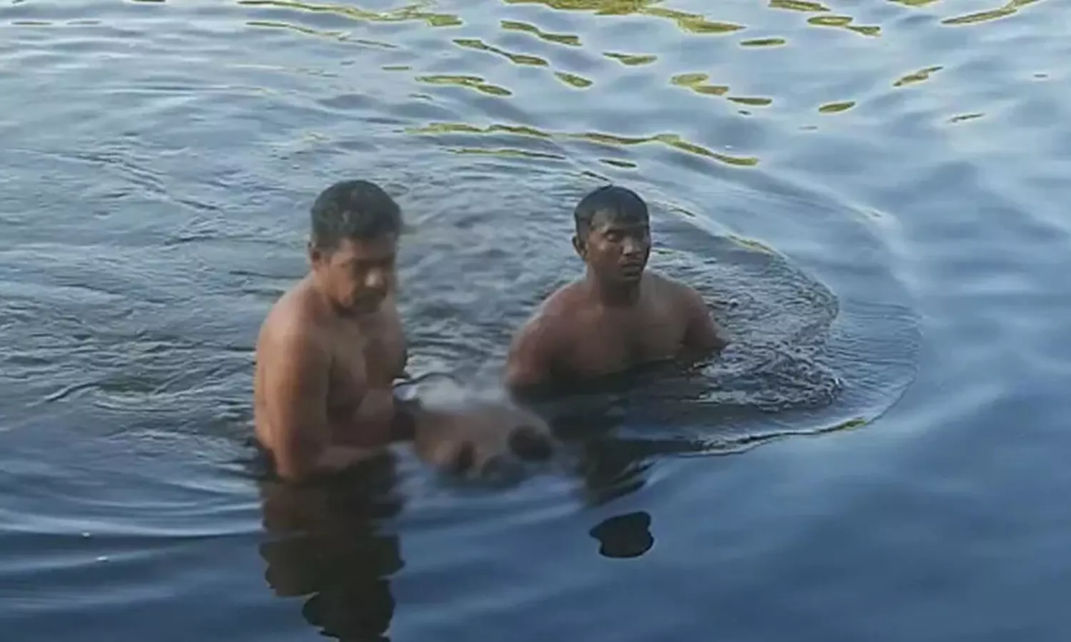 ఈతకువెళ్లి ముగ్గురు విద్యార్థులు మృతి