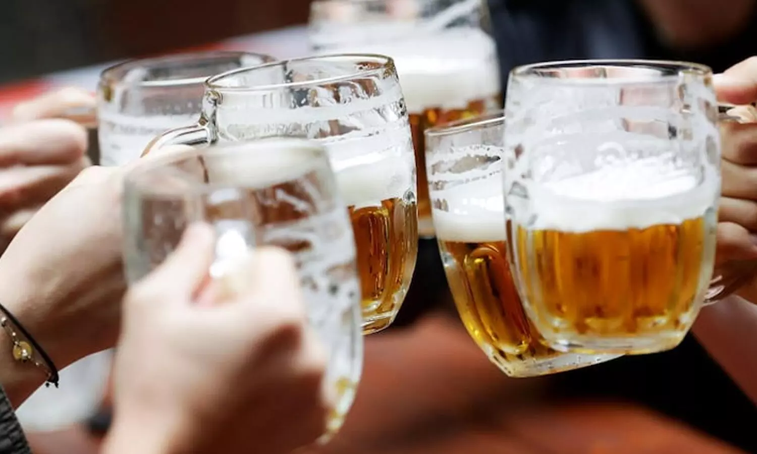 మద్యం ప్రియులకు షాక్.. చేదెక్కనున్న బీర్ల ధరలు