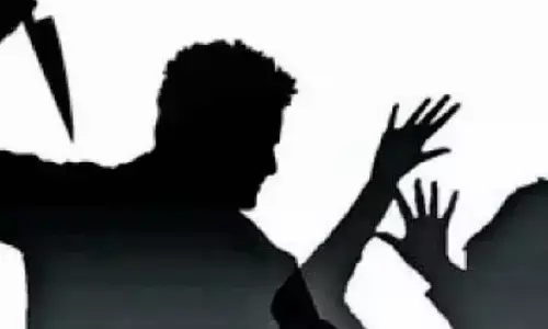మహిళపై మద్యం మత్తులో హత్యాయత్నం.. మహిళ మృతి
