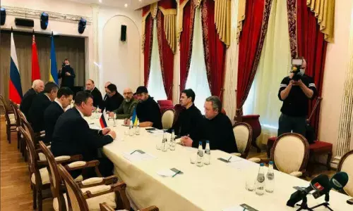 ukraine war, russia, talks, civilians