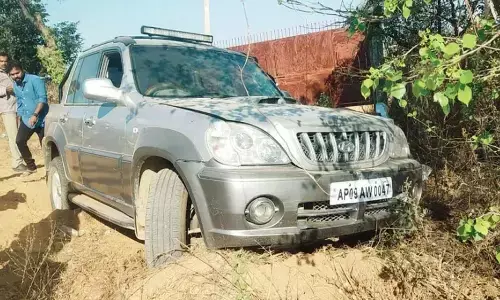 firing, hyderabad, srinivasareddy, raghavendra reddy, mattareddy