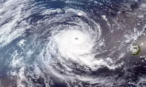 తుపాను హెచ్చరిక - తీరం వైపు దూసుకొస్తోన్న వాయుగుండం