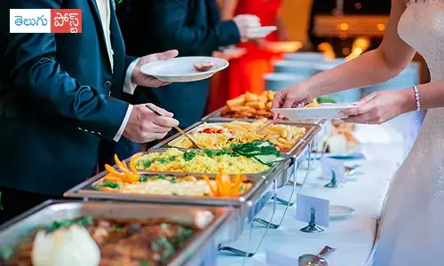 పెళ్లిలో విషాదం.. భోజనం చేసిన 1200 మంది ఆస్పత్రి పాలు