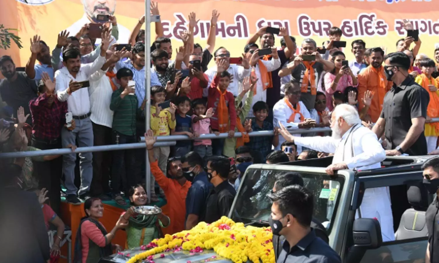 anand mahendra, narendra modi, mahendra vehicle, road show