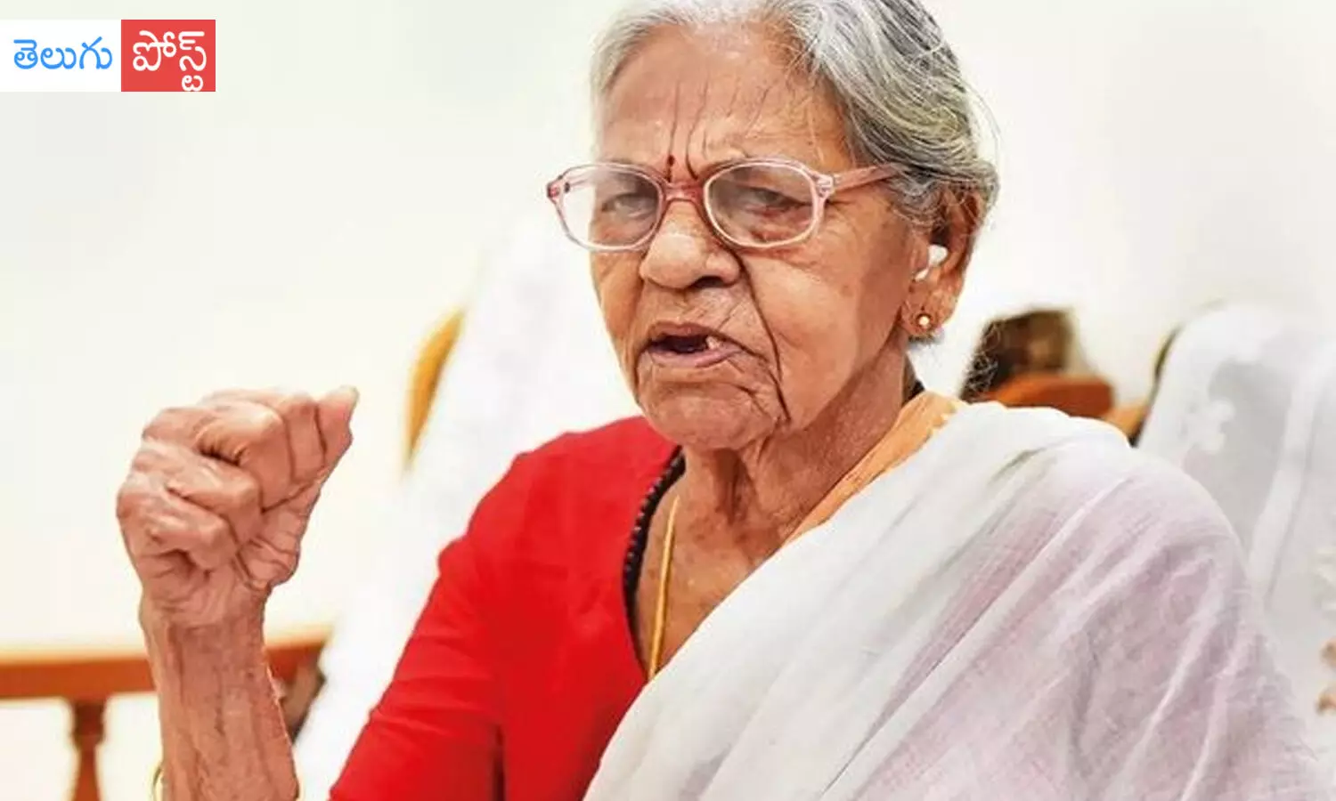 మల్లు స్వరాజ్యం భౌతికకాయానికి ప్రముఖుల నివాళి