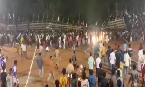 football match, gallery collapsed,  kerala