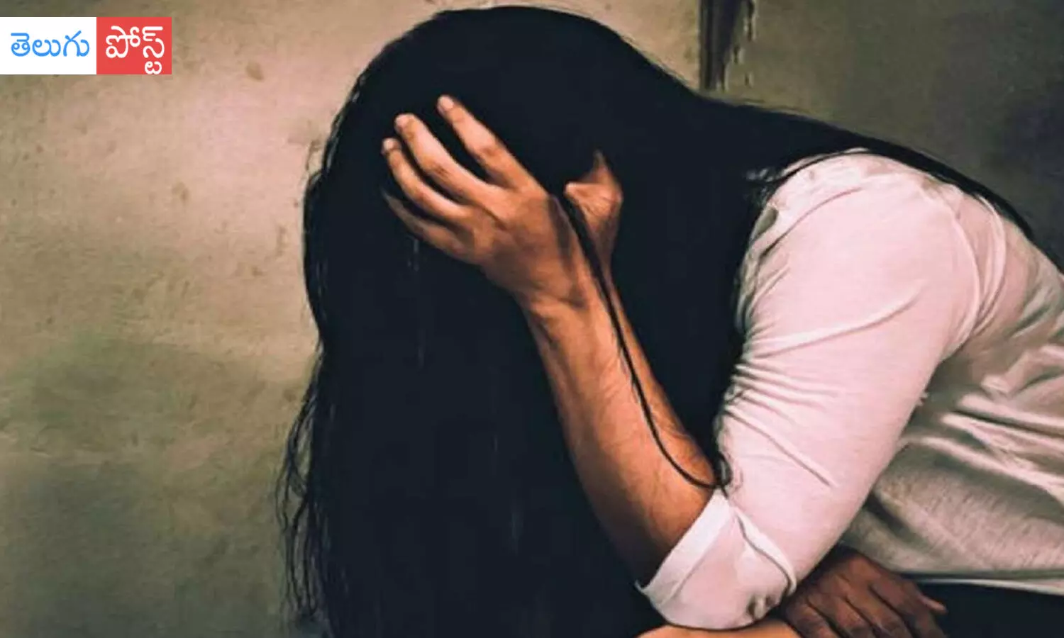 నెల్లూరులో దారుణం.. 10 మందీ చూస్తుండగానే వివాహితపై..