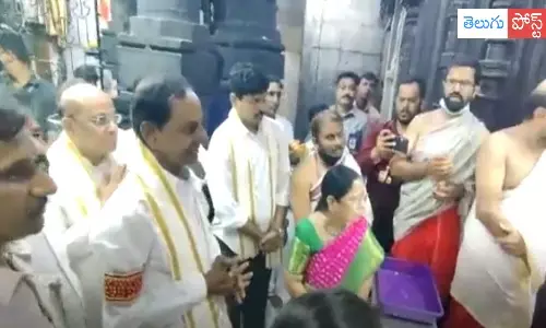 కొల్హాపూర్ మహాలక్ష్మిని దర్శించుకున్న సీఎం కేసీఆర్ దంపతులు