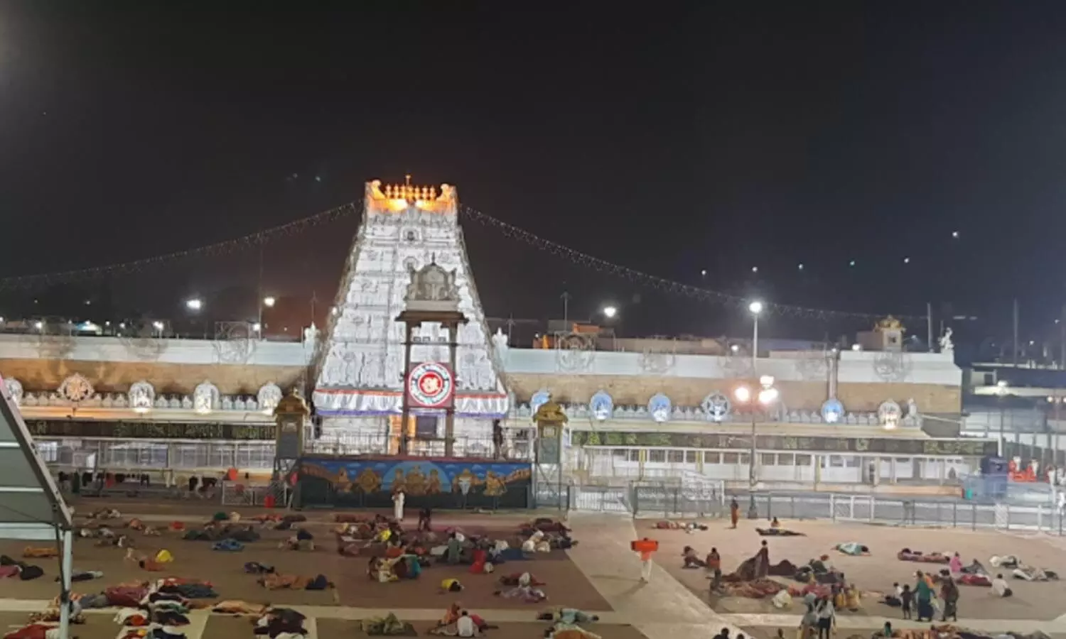 sarvadarshanam tokens, divotees, tirupati, tirumala sarvadarshanam tokens, divotees, tirupati, tirumala