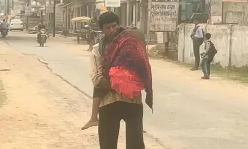 daughters dead body, carred, farther shoulder, chathisgharh
