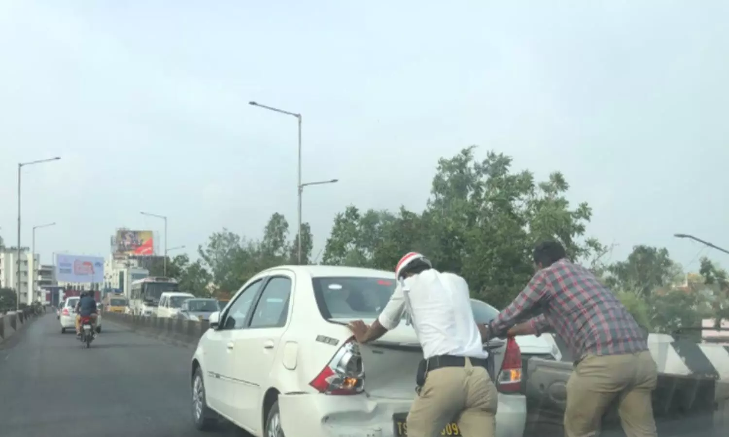 hyderabad traffic police, warned,  parked on the road, fine, seize