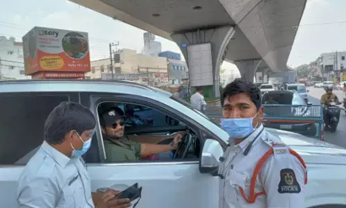 manchu manoj, cine hero, car, black film, fine, tolichoky, hyderabad
