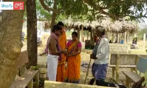 మేకను పెళ్లాడిన యువకుడు.. వైరల్ అవుతోన్న వీడియో!