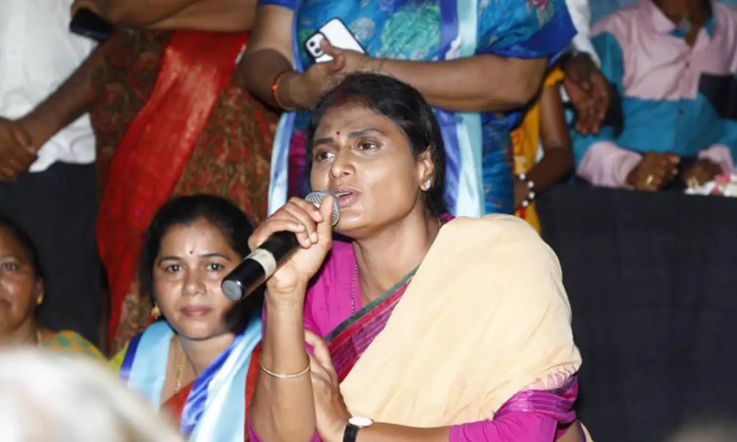 ys sharmila, ysrtp chief, kcr, chief minister. telangana, prajaprasthanm padayathra