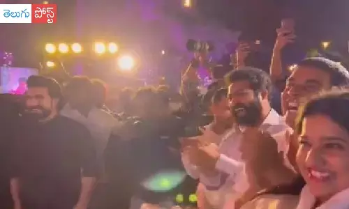 RRR సక్సెస్ పార్టీ.. నాటు నాటు పాటకు స్టెప్పులేసిన జక్కన్న