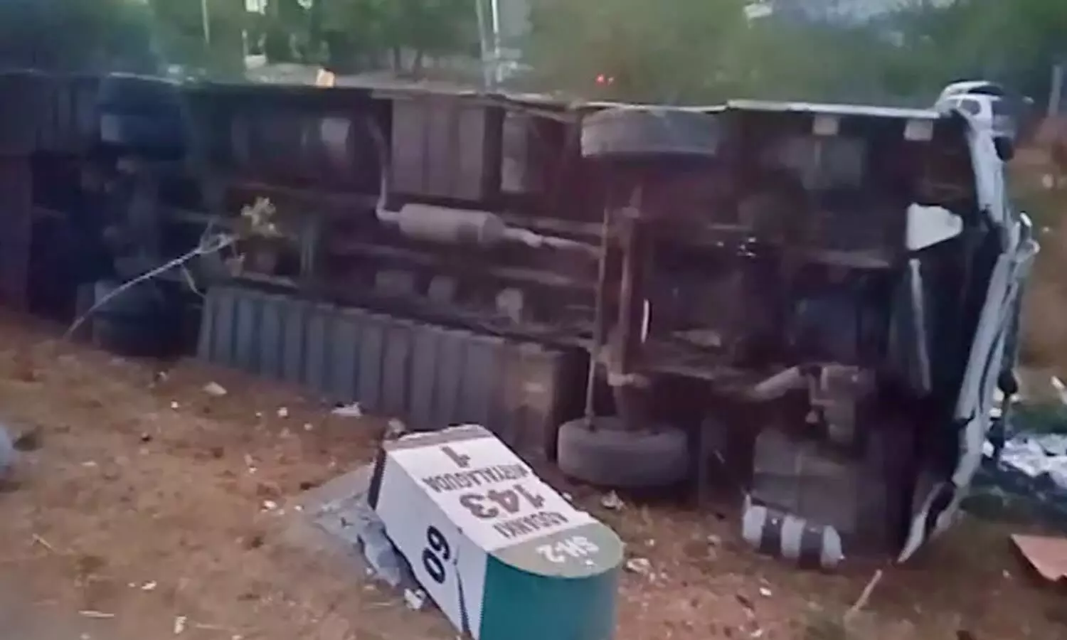 orange travels bus,accident, bapatla from hyderabad, miryalaguda