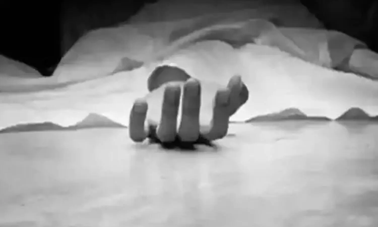 విషాదం.. విషం తాగి ఆరుగురు బాలికల ఆత్మహత్యాయత్నం