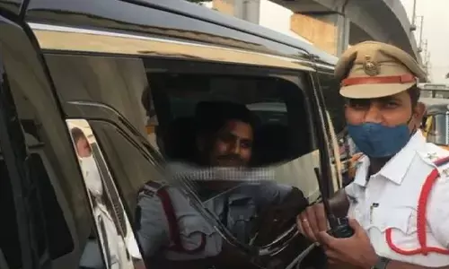 నాగచైతన్య కారులో సోదాలు.. బ్లాక్ ఫిలిం తొలగింపు