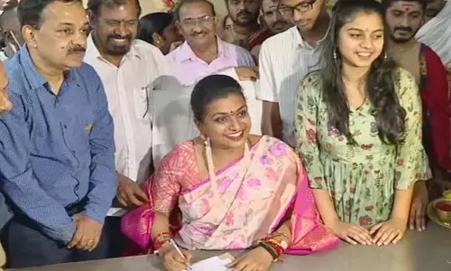 మంత్రిగా బాధ్యతలు స్వీకరించిన ఆర్కే రోజా