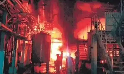 ఏలూరు జిల్లాలో భారీ అగ్నిప్రమాదం.. ఆరుగురు మృతి