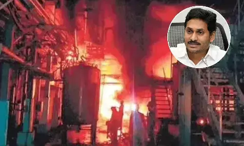 అగ్నిప్రమాదంపై జగన్ దిగ్భ్రాంతి.. రూ.25 లక్షల నష్టపరిహారం
