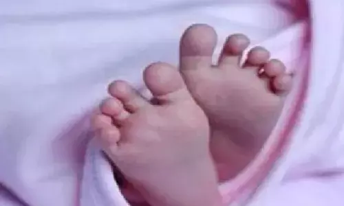 మంత్రి ఊరేగింపుతో ట్రాఫిక్ నిలిపివేత.. 8 నెలల చిన్నారి మృతి