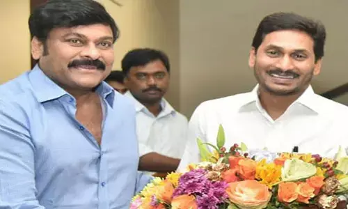 ఆచార్య ప్రీ రిలీజ్ ఈవెంట్ కు చీఫ్ గెస్ట్ గా సీఎం జగన్ !