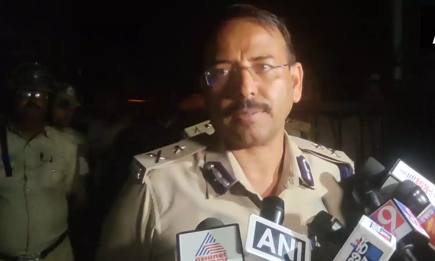 పోలీస్ స్టేషన్ పై దాడి.. హుబ్లీలో ఉద్రిక్త పరిస్థితి