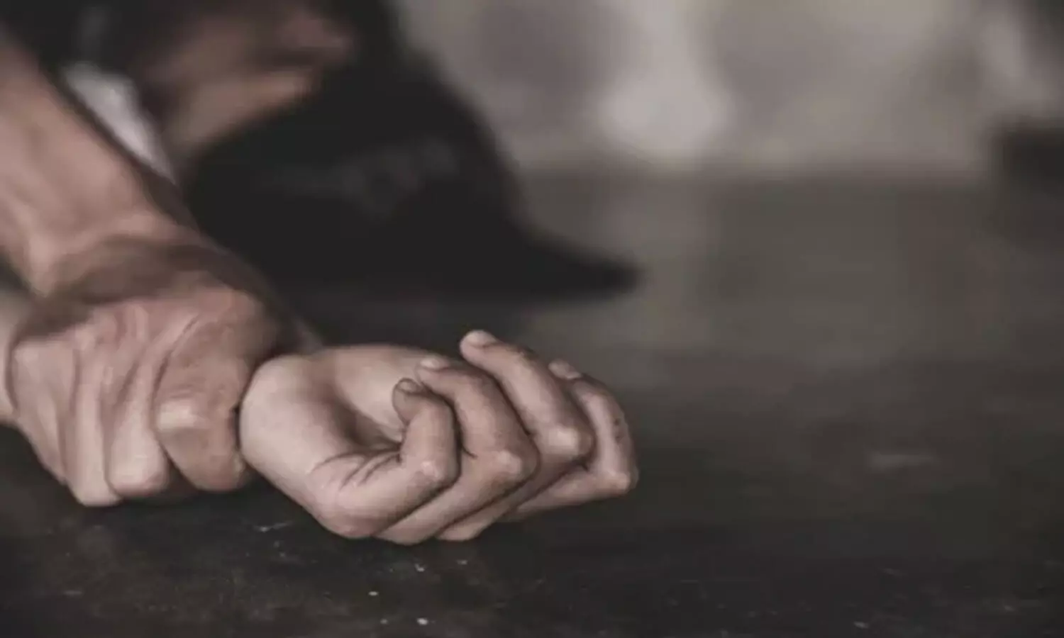 బాలికపై గ్రామవాలంటీర్ అత్యాచారం