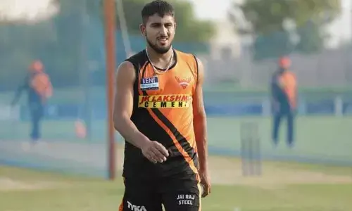 ఆ సన్ రైజర్స్ ఆటగాడిపై రాజకీయ నాయకుల ప్రశంసలు