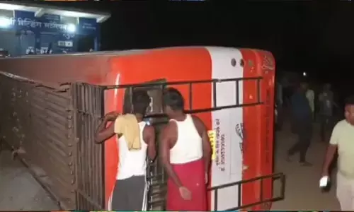 బస్సును ఢీ కొట్టిన బొలెరో.. ఆరుగురు మృతి, 10 మందికి గాయాలు