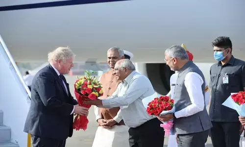 అహ్మదాబాద్ చేరుకున్న బ్రిటన్ ప్రధాని