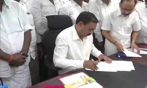 వ్యవసాయశాఖ మంత్రిగా బాధ్యతలు స్వీకరించిన కాకాణి..తొలి సంతకం దానిపైనే..