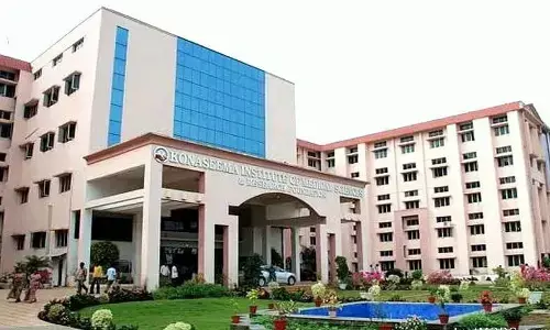 మెడికల్ కాలేజీలో ఫుడ్ పాయిజన్.. 50 మందికి అస్వస్థత