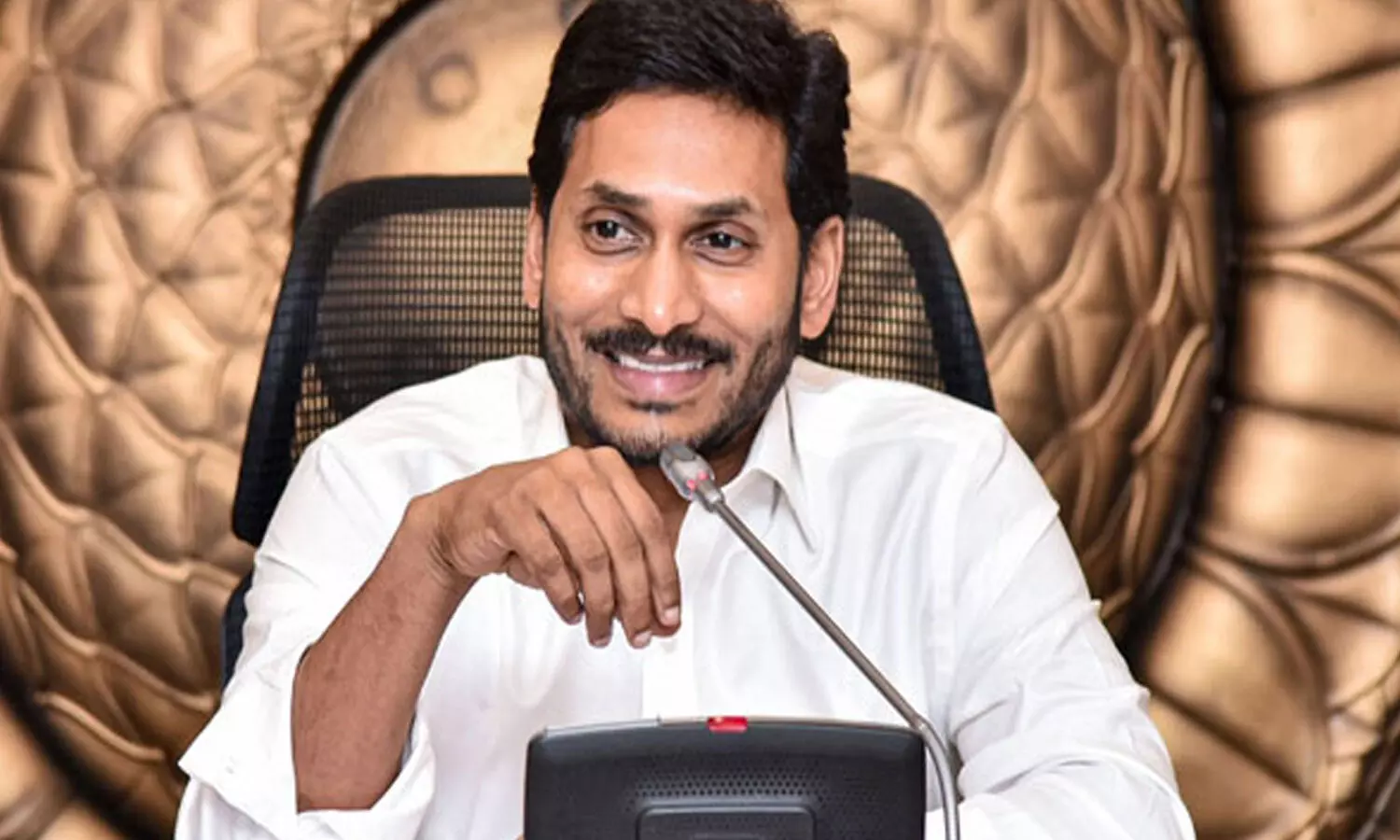 త్వరలో విదేశీ పర్యటనకు వెళ్లనున్న సీఎం జగన్