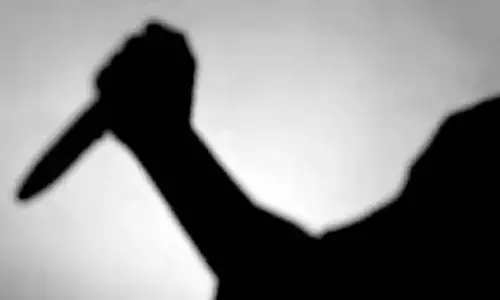 యువతిపై ప్రేమోన్మాది ఘాతుకం..గొంతుకోసి..