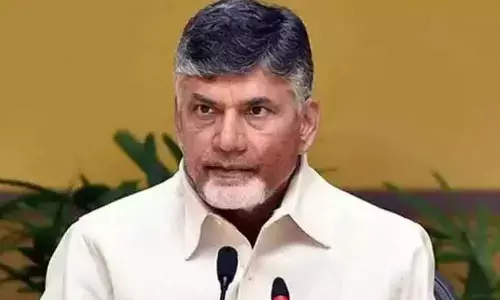 నారా చంద్రబాబుకు మహిళా కమిషన్ నోటీసులు.. విచారణకు హాజరు కావాల్సిందే