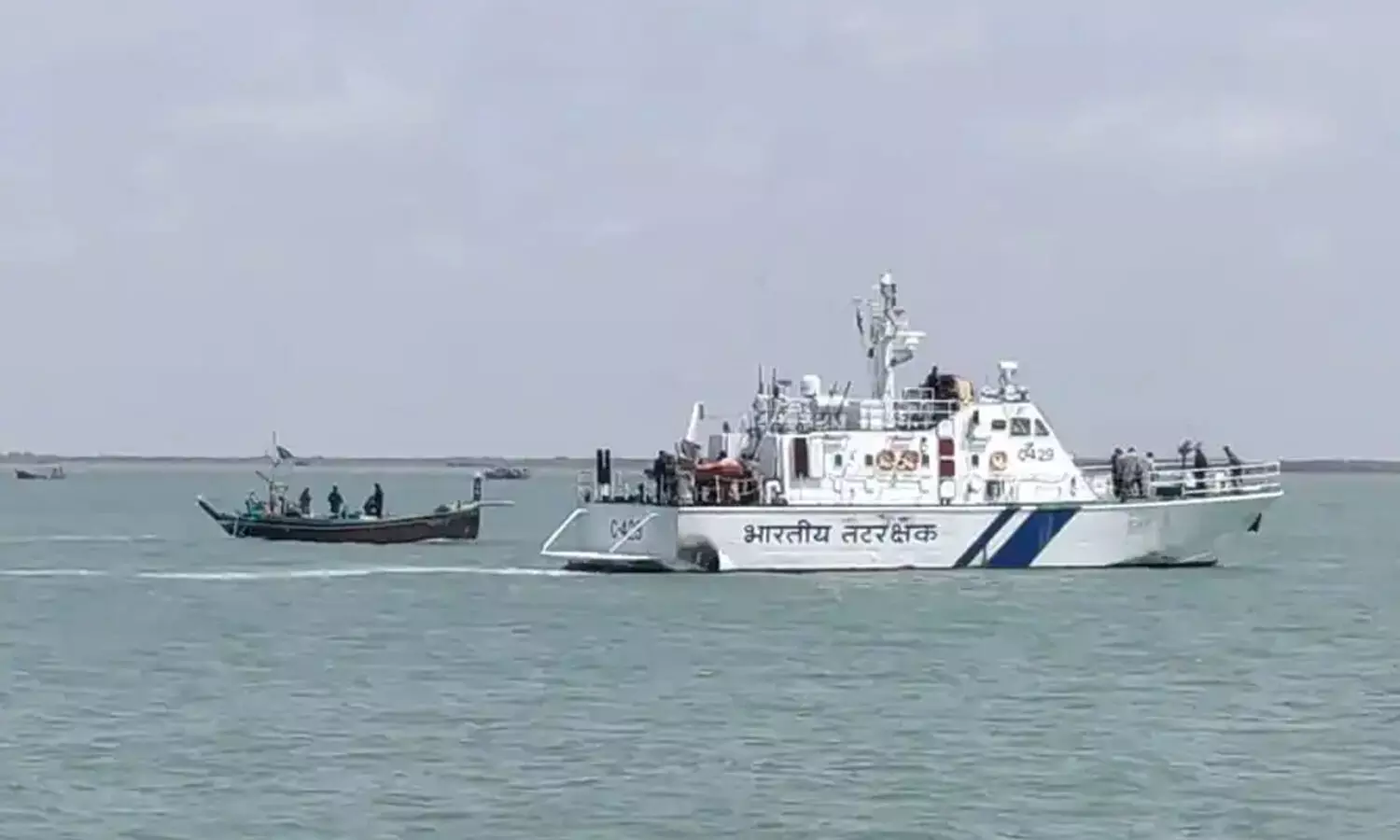 పాక్ బోటులో 280 కోట్ల హెరాయిన్.. పట్టుకున్న ఇండియన్ కోస్ట్ గార్డ్ పాక్ బోటులో 280 కోట్ల హెరాయిన్.. పట్టుకున్న ఇండియన్ కోస్ట్ గార్డ్
