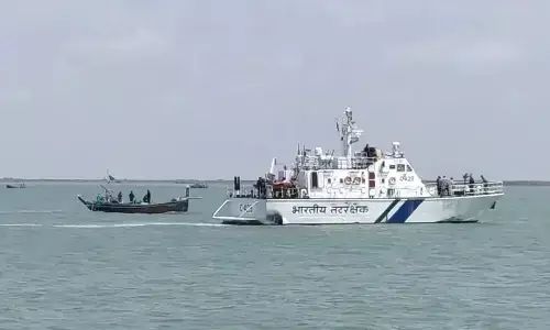 పాక్ బోటులో 280 కోట్ల హెరాయిన్.. పట్టుకున్న ఇండియన్ కోస్ట్ గార్డ్